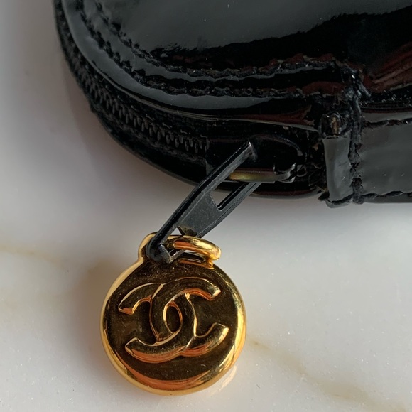CHANEL 1995 PATENT LEATHER LOGO POUCH PURSE BAG BLACK GOLD TONE ZIPPER NEW TAGS - Picture 7 of 13